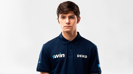 电竞赛事中的紫色旗帜象征与意义